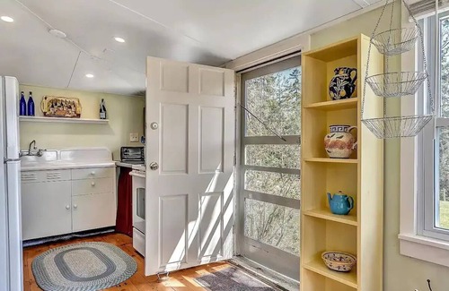 Cundys Harbor Cabina | Hooked on The Harbor! A Peaceful Cottage Stay!