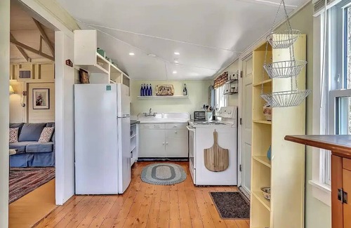 Cundys Harbor Cabina | Hooked on The Harbor! A Peaceful Cottage Stay!