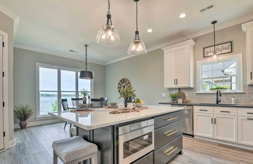 Norwood Casa | ‘Hooked on Tillery’ Norwood Escape w/ Pier!