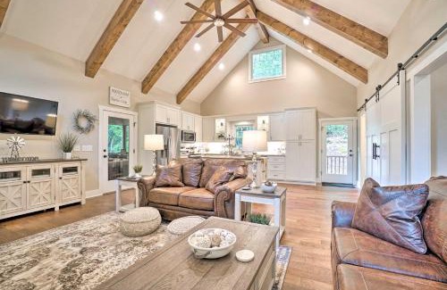 Helen Casa | Hootenanny at Horton Creek Creekside Escape!