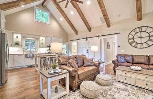 Helen Casa | Hootenanny at Horton Creek Creekside Escape!