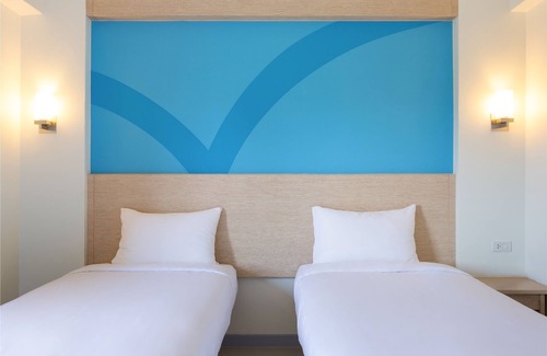 South Triangle Hotel | Hop Inn Hotel Tomas Morato Quezon City