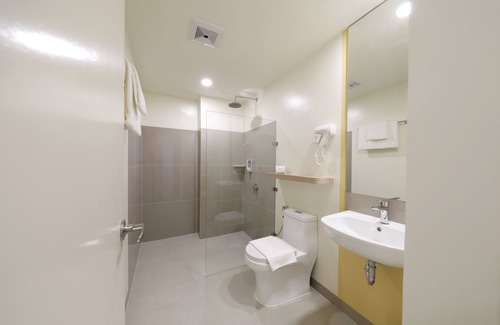 Kapitolyo Hotel | Hop Inn Ortigas Center Manila