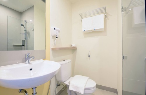 Kapitolyo Hotel | Hop Inn Ortigas Center Manila