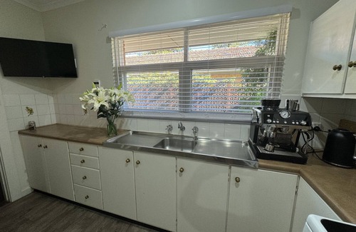 Glenelg East Villa | Hop, skip or jump to the heart of Glenelg or Morphettville Racecourse