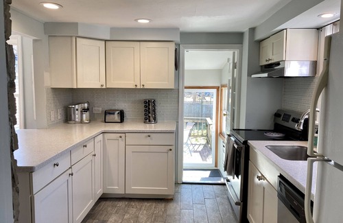 Wakefield-Peacedale Casa | Hope Hideaway Walk to Main St/Bike Path