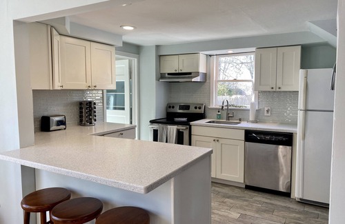 Wakefield-Peacedale Casa | Hope Hideaway Walk to Main St/Bike Path