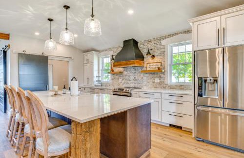 Needham Casa | Hope Retreat with Furnished Deck Near Parks!