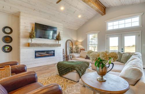 Needham Casa | Hope Retreat with Furnished Deck Near Parks!