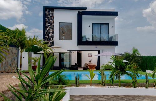 Albion Otro | Hope villa
