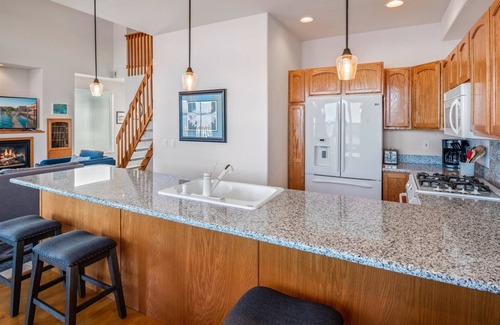 East Hope Casa | Hope Waterfront Condo at Holiday Shores | Waterfront View