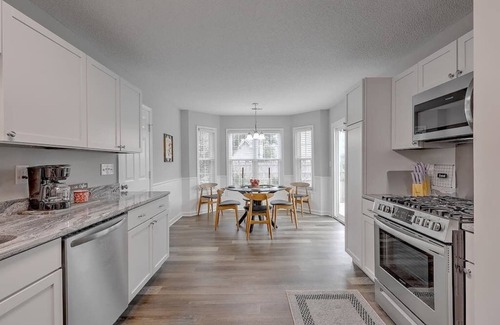 Summerville Casa | Hopper · CHAS, SUMMRVLL/NEXTON Comfort Near Everything!