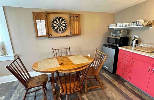 Town of Dover Casa | Hoppy Hill Farm House
