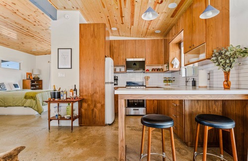 Wonder Valley Casa | Horizon Haven | Hot Tub, Views, Romantic Retreat
