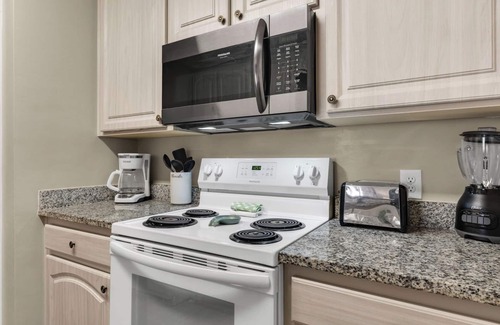 West Panama City Beach Condominio | Horizon Hideaway: Beach Access, 4 Pools, Tennis & Mini-golf Fun!