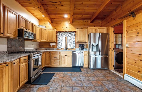 Lake Ariel Casa | Hot Tub | Lake Views | Game Room