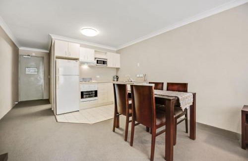 Jindabyne Casa | Horizons 115 - Lake Front Studio l Pool l Tennis Court l Bar