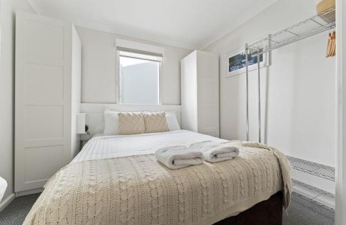Jindabyne Casa | Horizons 216 - Deluxe Lake Front Studio l Pool l Tennis l Air-Con