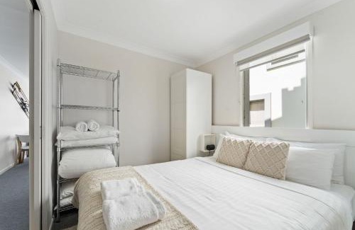 Jindabyne Casa | Horizons 216 - Deluxe Lake Front Studio l Pool l Tennis l Air-Con
