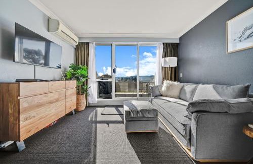 Jindabyne Casa | Horizons 306 - Deluxe Lake Front Studio l Pool l Tennis l WiFi l BBQ