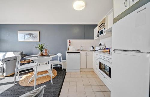 Jindabyne Casa | Horizons 306 - Deluxe Lake Front Studio l Pool l Tennis l WiFi l BBQ