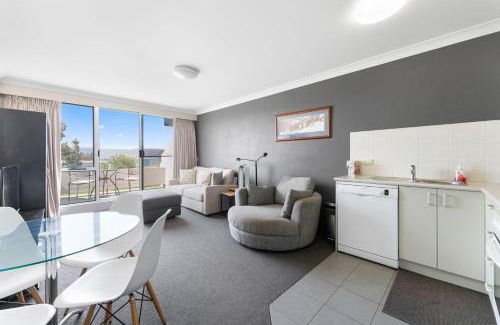 Jindabyne Casa | Horizons 414 - Deluxe Lake Front Studio l Pool l Tennis l WiFi