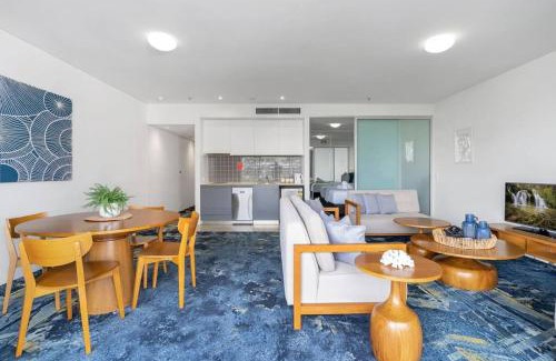 Cairns Central Business District Apartamento | Horizons at Harbour Lights - Tropical Poolside Flair