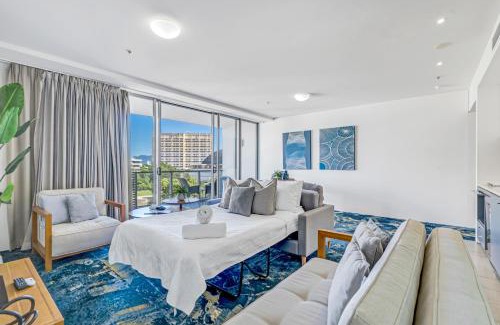 Cairns Central Business District Apartamento | Horizons at Harbour Lights - Tropical Poolside Flair