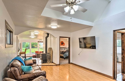 Crescent City Casa | Horse and Dog-Friendly Home Near Redwoods!