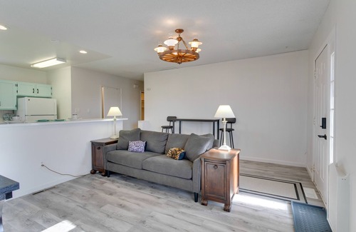 Aurora Apartamento | Horse Farm Apartment w/ Balcony in Aurora!