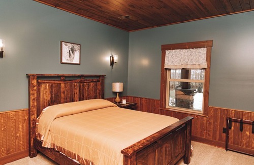 Dundee Cabina | Horse Haven Suite: Luxury Suite in Amish Country, Ohio.
