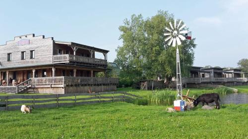 Saal Casa | Horse Lake Ranch