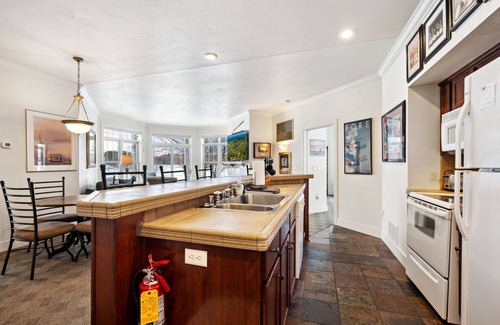 Egg Harbor Condominio | Horseshoe Bay Club Cottage #7-Inclusive Golf Course and Club Access!