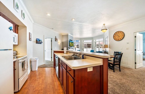 Egg Harbor Condominio | Horseshoe Bay Club Cottage #1-Inclusive Golf Course and Club Access!