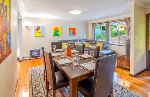 Hazelbrook Cabina | Horseshoe Falls Cottage - Charming 3 Bedroom Cottage with Large Garden