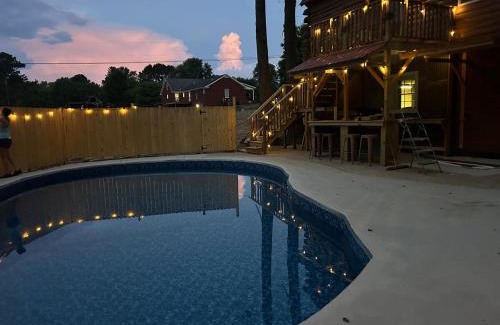 Albertville Casa | Horseshoe Lodge Rustic Cabin