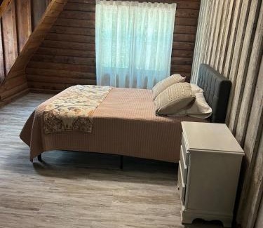 Albertville Casa | Horseshoe Lodge Rustic Cabin