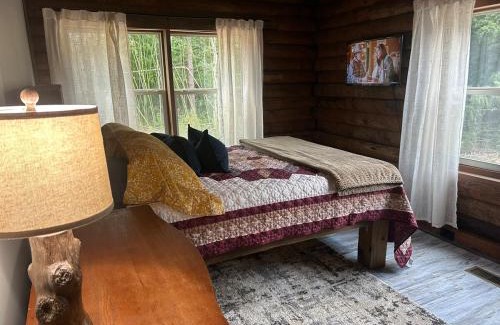 Albertville Casa | Horseshoe Lodge Rustic Cabin