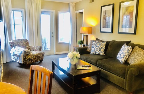 Oro-Medonte Complejo | 🐎Horseshoe Valley townhouse condo close to lakes 🌊