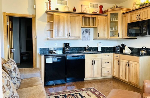 Estes Park Condominio | Horsetooth Peak 26C - 1 Br condominio con bañera de hidromasaje, Marys Lake y vistas a la montaña!
