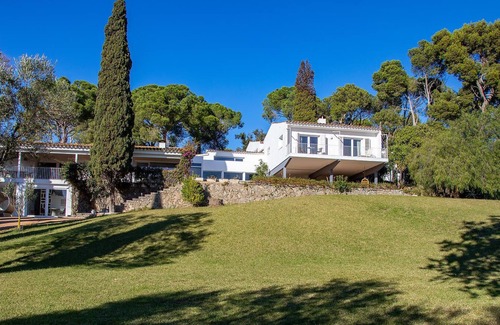 Vall-Llobrega Casa | Hospédate de película