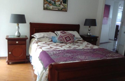 Quito Apartamento | HOSPEDAJE DE LUJO EN DPTO 3 HABITACIONES CON BAÑO/8 PERSONAS