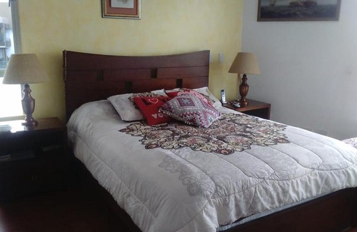 Quito Apartamento | HOSPEDAJE DE LUJO EN DPTO 3 HABITACIONES CON BAÑO/8 PERSONAS