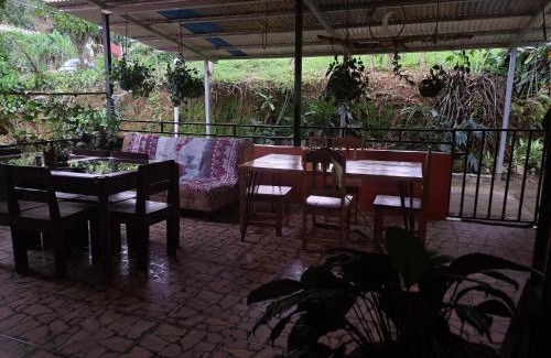 Pejibaye Cama Y Desayuno | Hospedaje Luis & Ana
