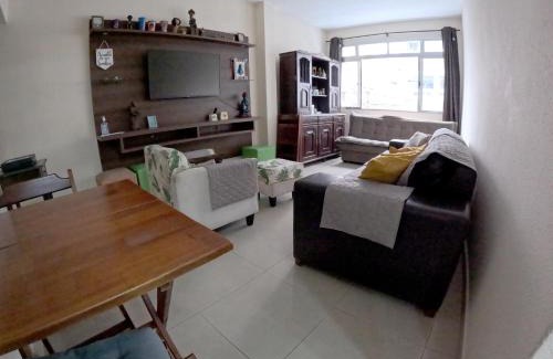 Gonzaga Apartamento | Hospede-se a 3 min da praia do Gonzaga, Santos
