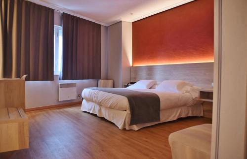 Cee Hotel | Hospedium Hotel La Marina Costa da Morte