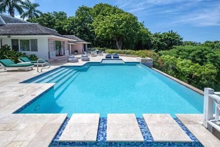 Montego Bay Villa | HOSPITALITYEXPERT Charming 4 BR Villa Sleeps 10 - Pool Hot Tub Beach & Private Chef