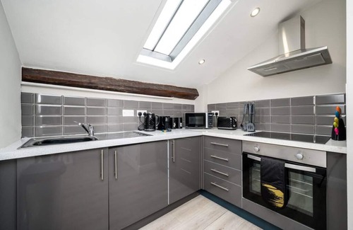 Georgian Quarter Apartamento | Host Apartments Picasso s Place III