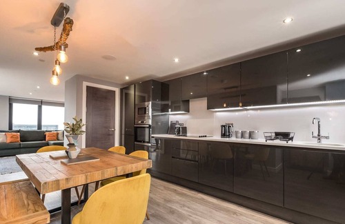 Baltic Triangle Apartamento | Host Apartments | The Baltic Penthouse 1