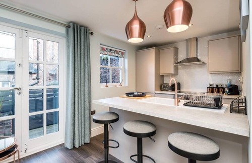 Hope Street Casa | Host Apartments The Pilgrim Coach House